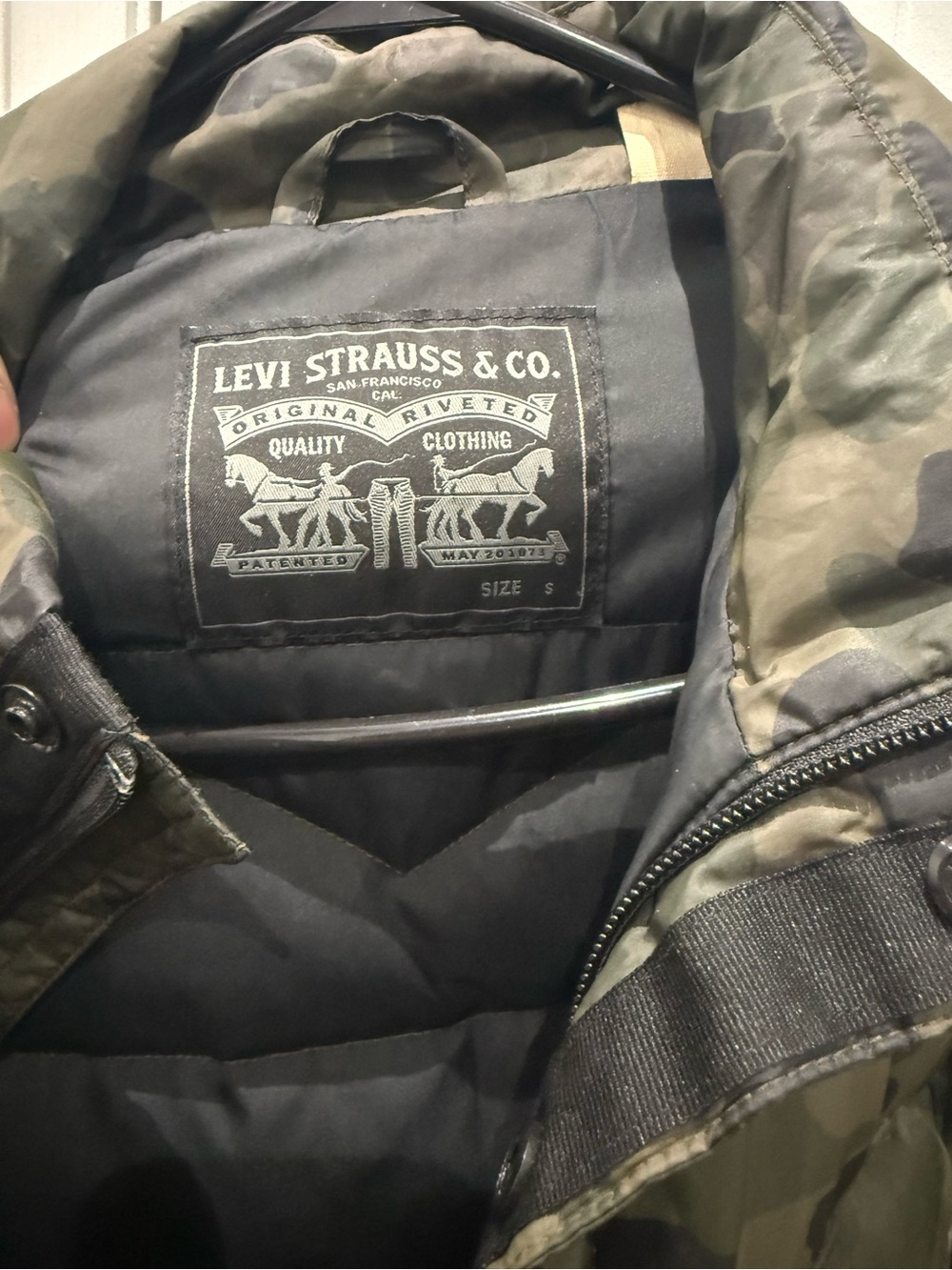 Levi's Men's Camo Quilted Puffer Jacket - Olive Green - Picture 3 of 5